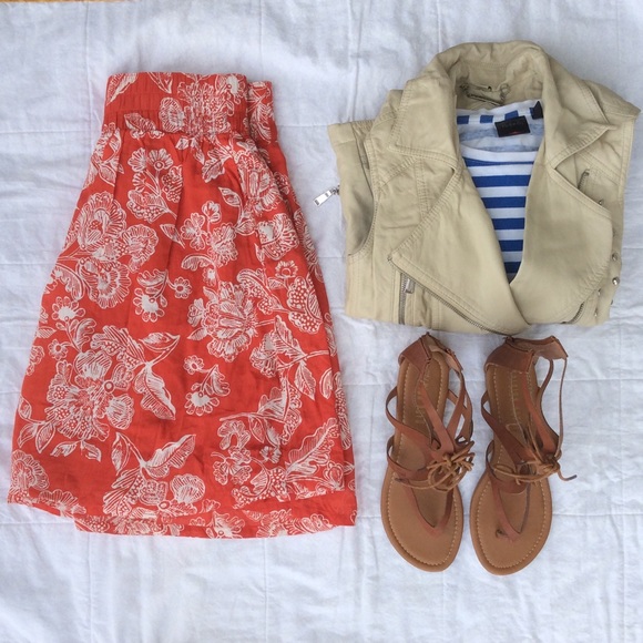 Old Navy Dresses & Skirts - Old Navy Red Floral Skirt