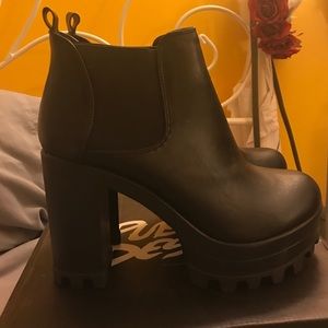 Public desire boots!! fashionable this season