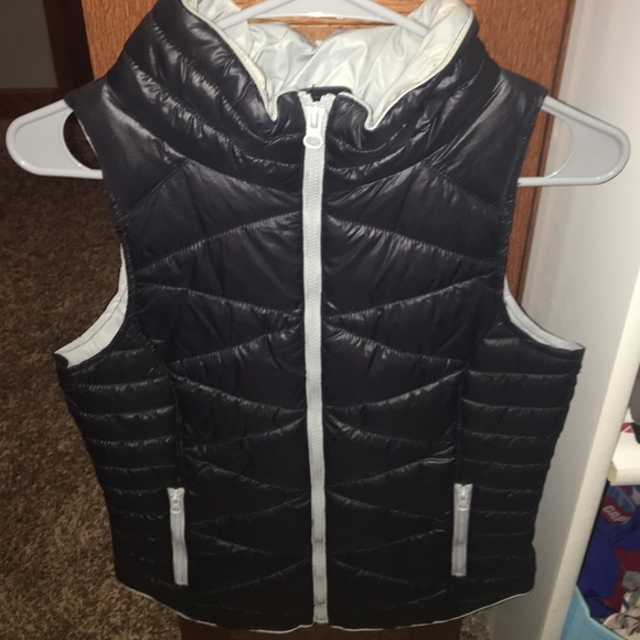 2 pocket black vest
