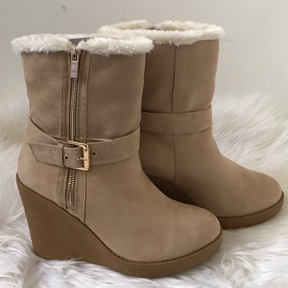 ‼️SOLD OUT‼️•Wedge Booties• - Picture 4 of 7