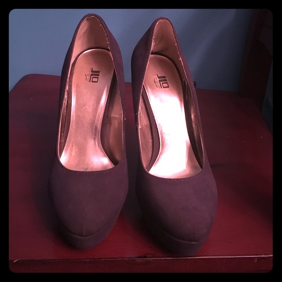 Women's size 7 JLo plum colored high heels
