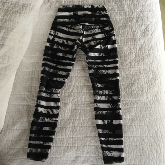 RARE lululemon pants size 6 - Picture 3 of 4