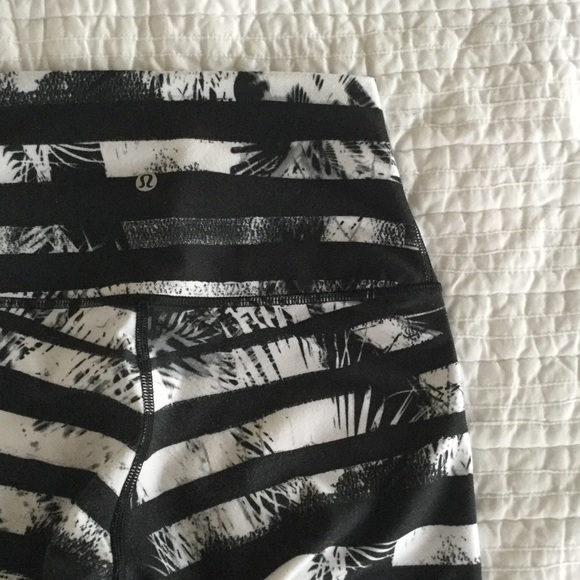 RARE lululemon pants size 6 - Picture 4 of 4