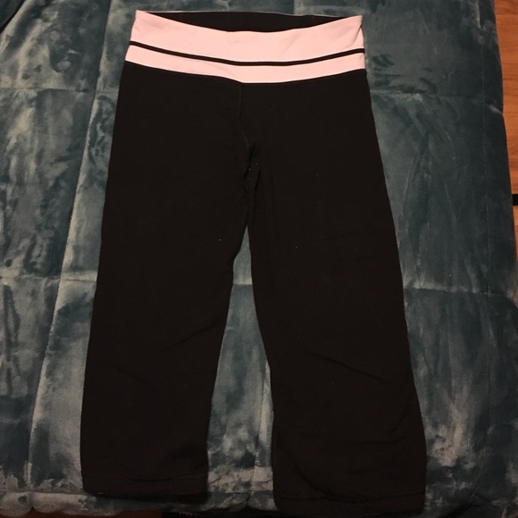 Black lululemon cropped leggings