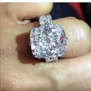 Meet your Posher, Antoinette