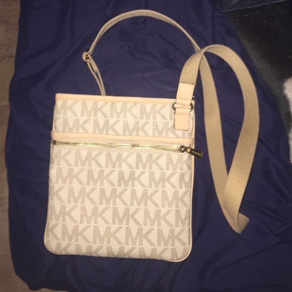 Michael Kors Crossbody - Picture 3 of 3