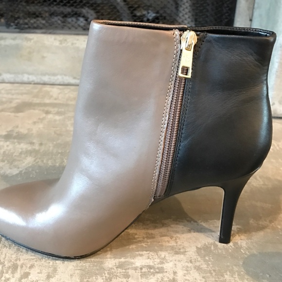 Heeled Ann Taylor Zip Bootie sz 7 - Picture 4 of 4