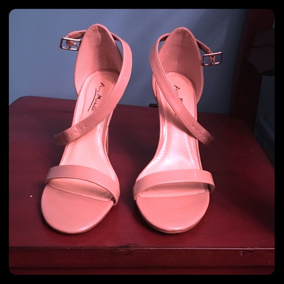 Anne Michelle size 7 high heels never been used