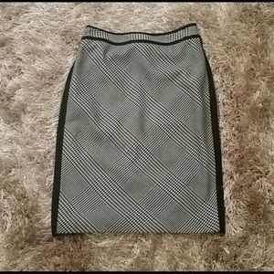 SALE! WHBM Houndstooth Pencil Skirt Black Seam