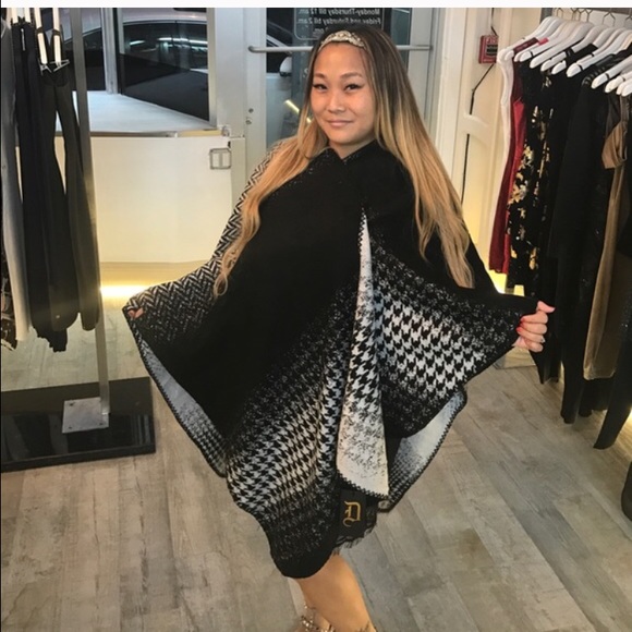 Reversible black and white Pancho