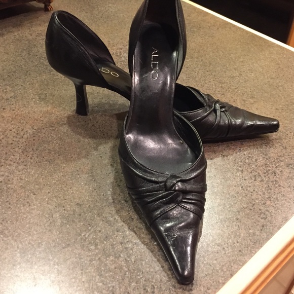 Aldo black leather kitten heels