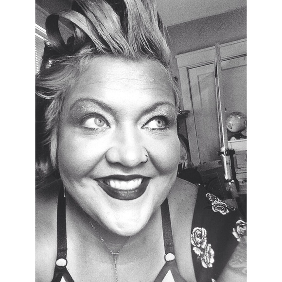 Meet your Posher, Aubrey - Picture 3 of 6