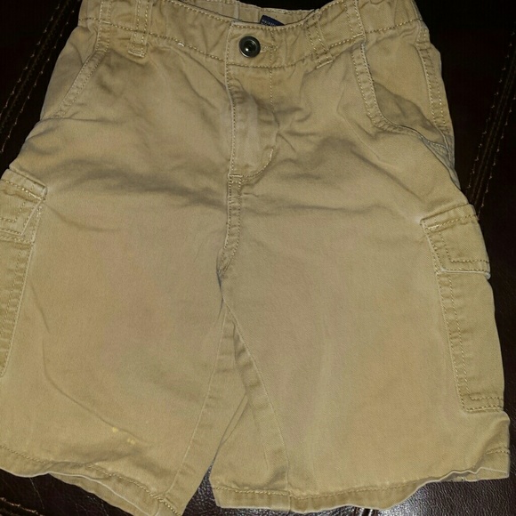 Comfy Kahki cargo shorts!
