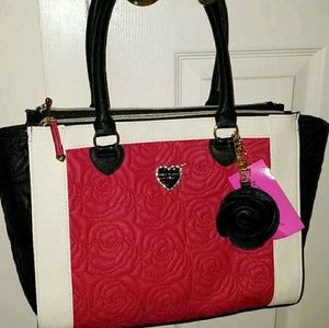 BETSEY JOHNSON QUILTED RED ROSES triple compartmen