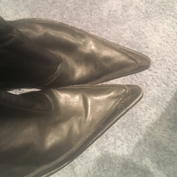 Roberto Rinaldi black leather heeled pointy boots. - Picture 3 of 7