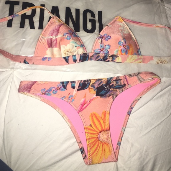 xs Triangle cheeky bikini