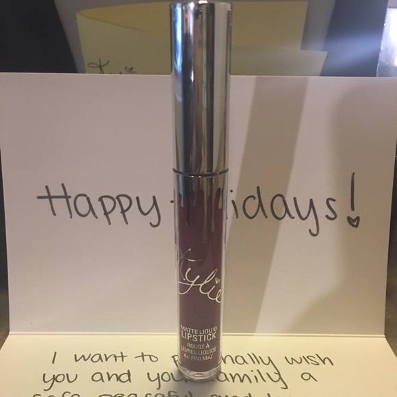 Kylie Jenner's lip gloss - Picture 1 of 4
