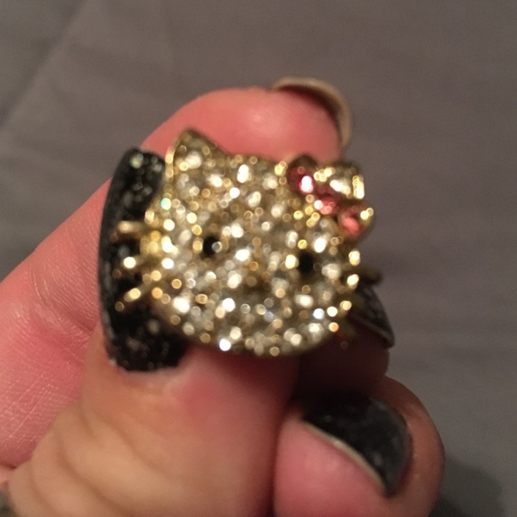 Hello Kitty Earrings! Super cute!๐ป - Picture 3 of 4