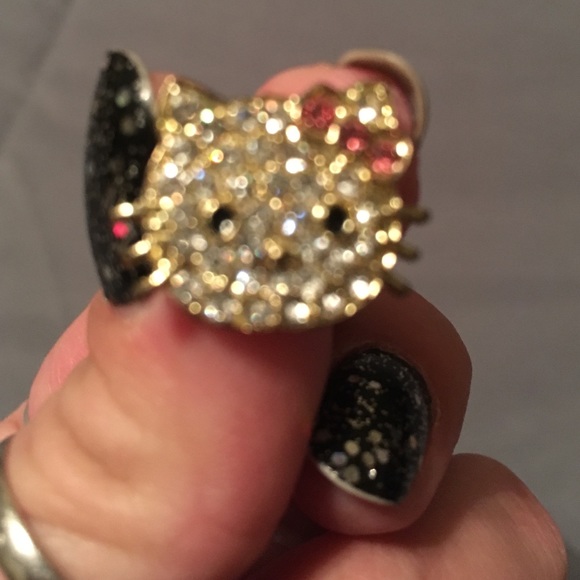 Hello Kitty Earrings! Super cute!๐ป - Picture 4 of 4