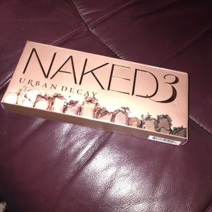 Unused Naked 3 💖❤🖤