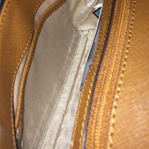 ‼️🆕‼️Michael Kors Ava XS Crossbody - Picture 3 of 4