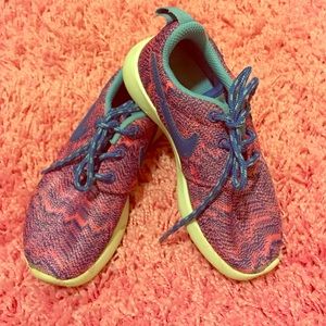 Sneakers sz 10 little girls