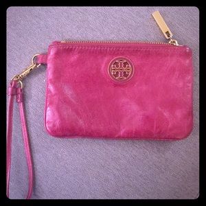 Tory Burch wristlet 💯 authentic!