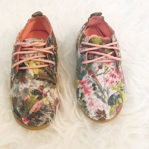 SOLD ✨ Zara Baby Flower Print Lace Up Shoes size 3