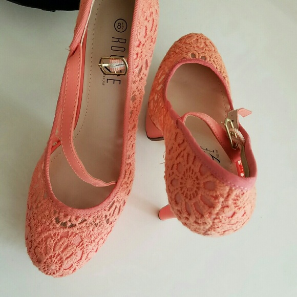 New salmon Roger size 8 1/2 high heels - Picture 3 of 3