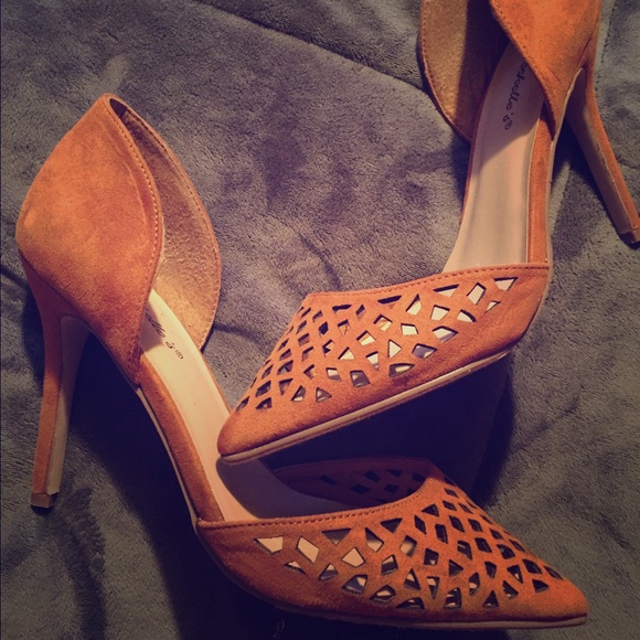 Tan cute heels size 8.5