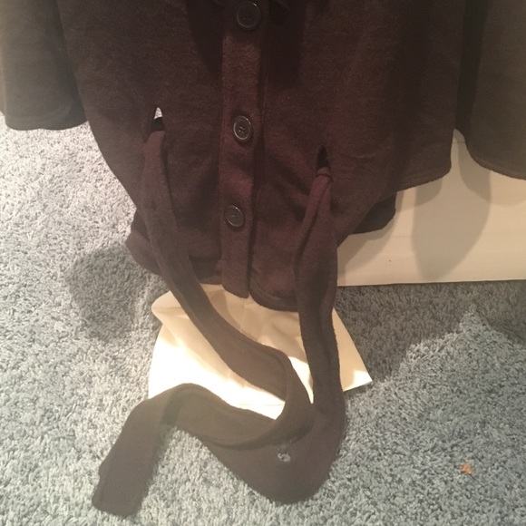 GAP brown cape w tie - Picture 4 of 7