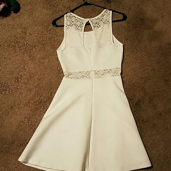 White dress - Picture 2 of 3