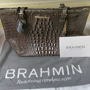 BRAND NEW GENUINE LEATHER BRAHMIN PURSE