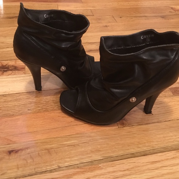 Open toe booties - Picture 2 of 3