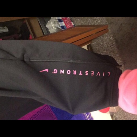 Nike sweatpants - Picture 2 of 3