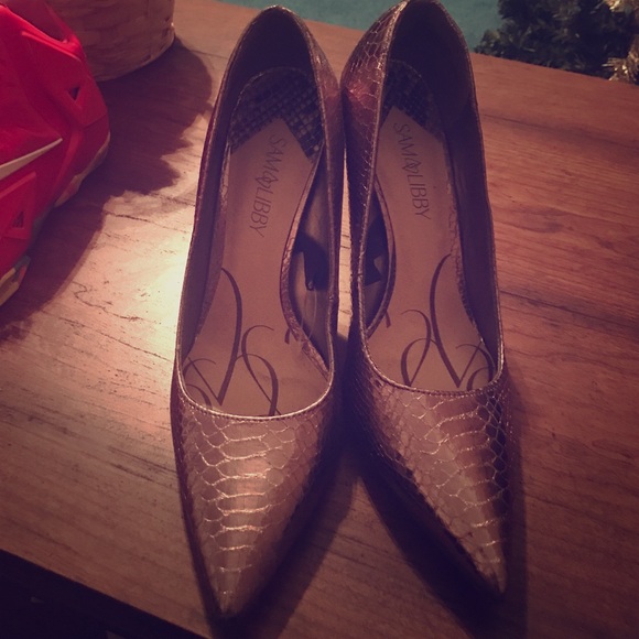 Bronze shoe - Picture 1 of 4