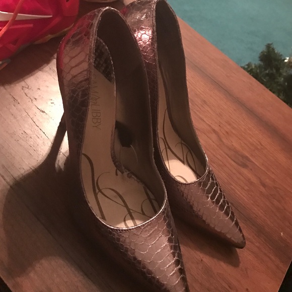 Bronze shoe - Picture 2 of 4