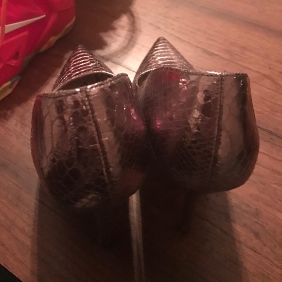 Bronze shoe - Picture 3 of 4