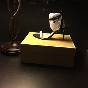 Michael kors white / black sandals