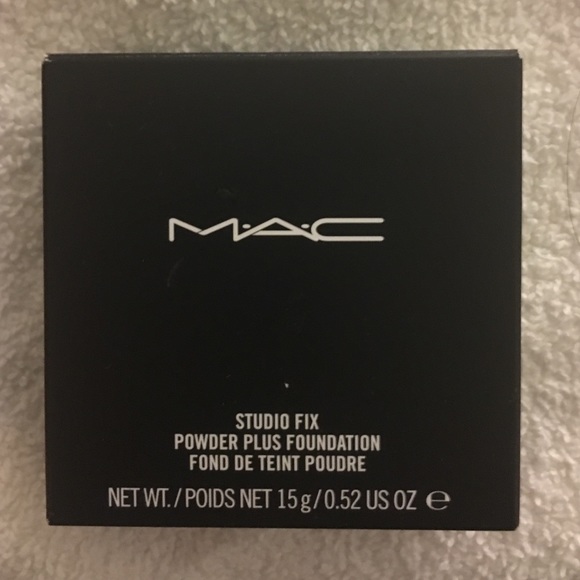 MAC Cosmetics Studiofix Powder Foundation Color C5