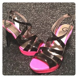 Strappy Patent black and pink heals