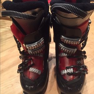 Salomon Ski Boots! Size 25.5
