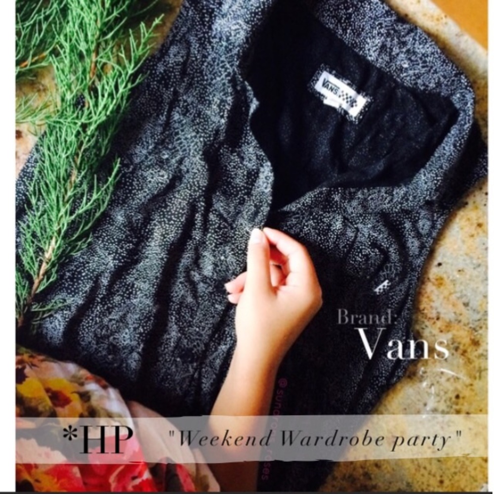 ✨HP✨🌿trendy button up blouse