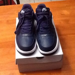 Gently worn Air Force Ones 11.5
