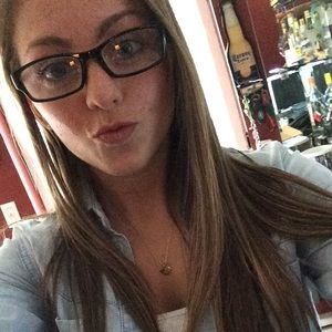 Meet your Posher, Jeanine