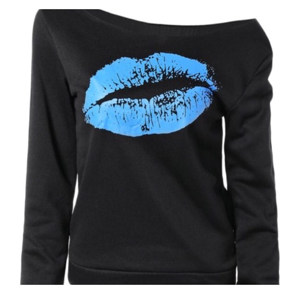 Sealed with a kiss fleece black & blue top💋 - Picture 3 of 6
