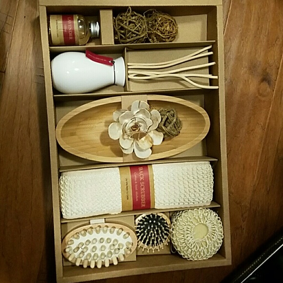 Kit for bath.