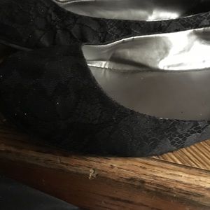 Black lacy flats