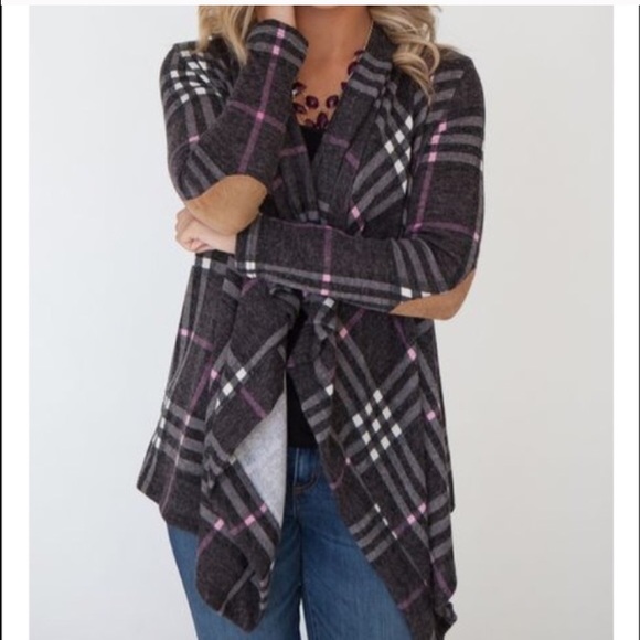 One Hour Sale ❤️Fabulous Chic Plaid Cardigan - Picture 2 of 4