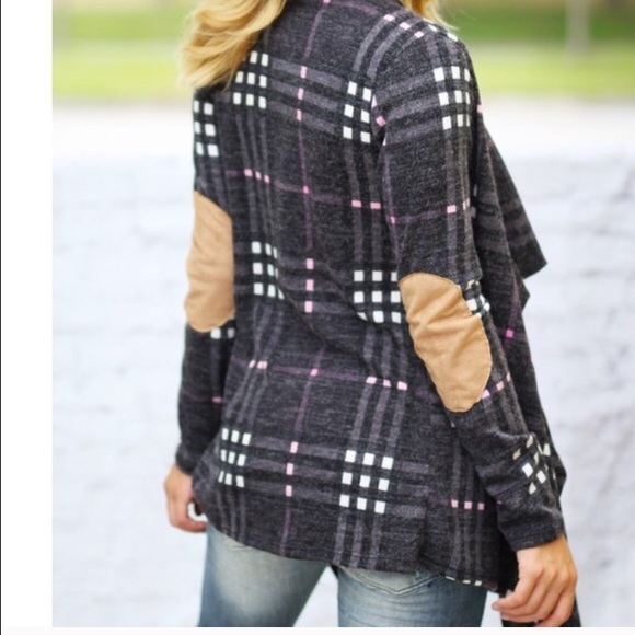 One Hour Sale ❤️Fabulous Chic Plaid Cardigan - Picture 3 of 4